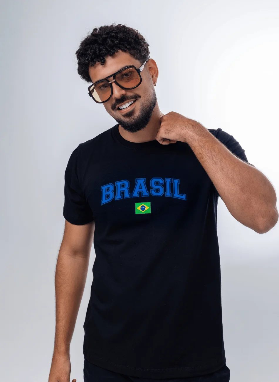 Camiseta Comfort Brasil Preta | Escrita + Bandeira