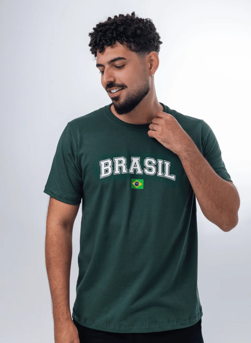 Camiseta Comfort Brasil Verde Caqui | Escrita + Bandeira